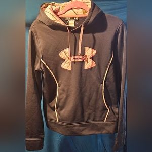 Under Armour Women's Hoodie - Medium